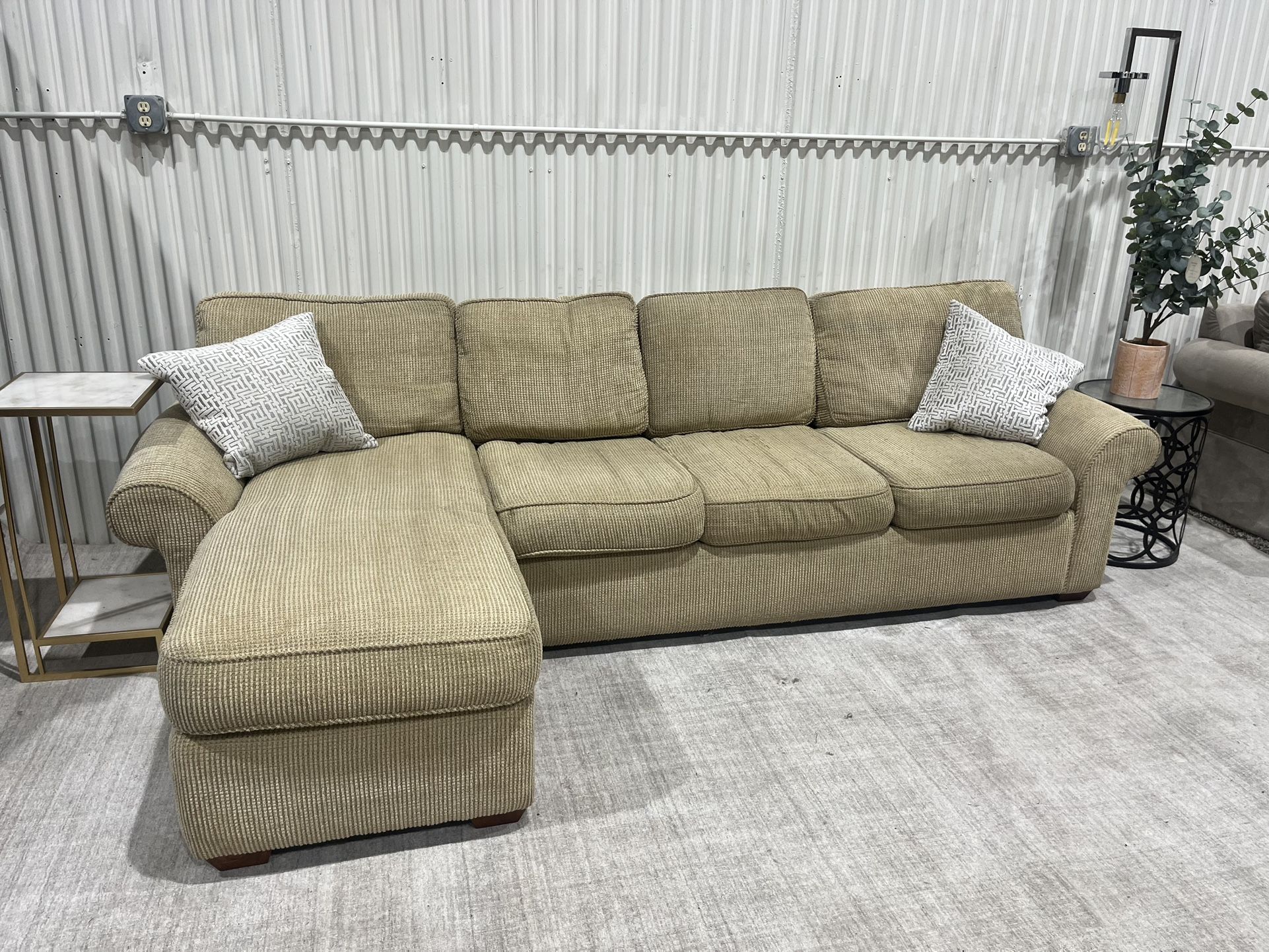 Sectional Sofa Couch - Chaise Lounge - 2pcs - Cleaned - Comfy - Delivery Available 