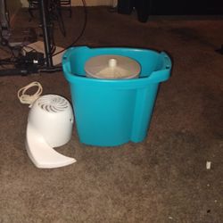 Old School Ice Cream Maker 