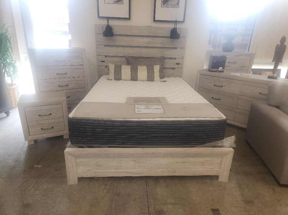 RUSTIC QUEEN BEDROOM SET QUEEN BED, DRESSER, NIGHTSTAND