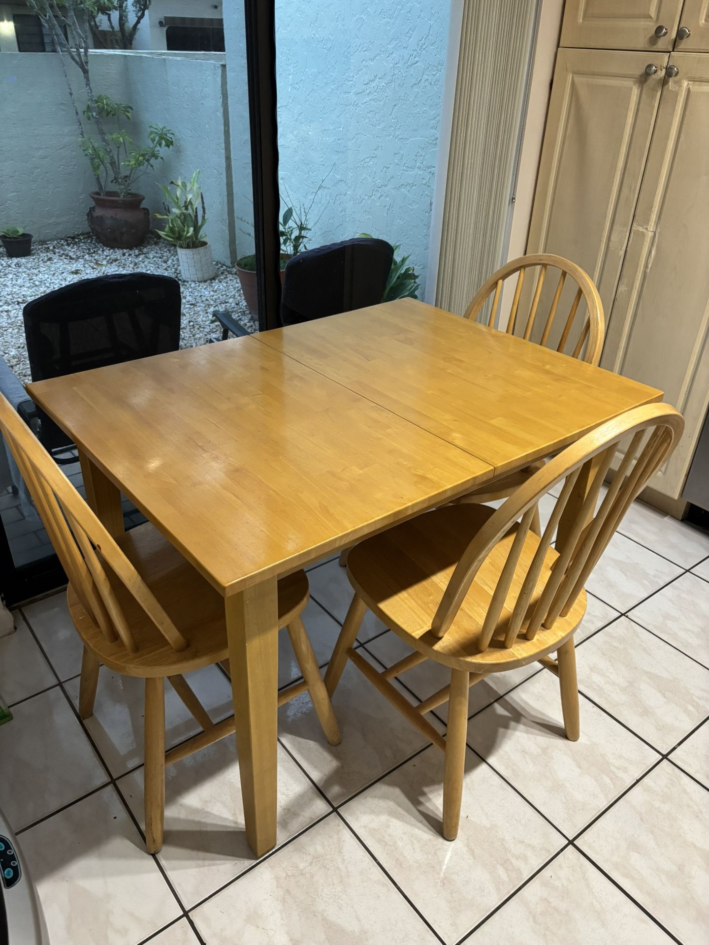 Wood Kitchen Table With Chairs Great Condition 