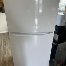 Frigidaire Top Freezer Refrigerator 