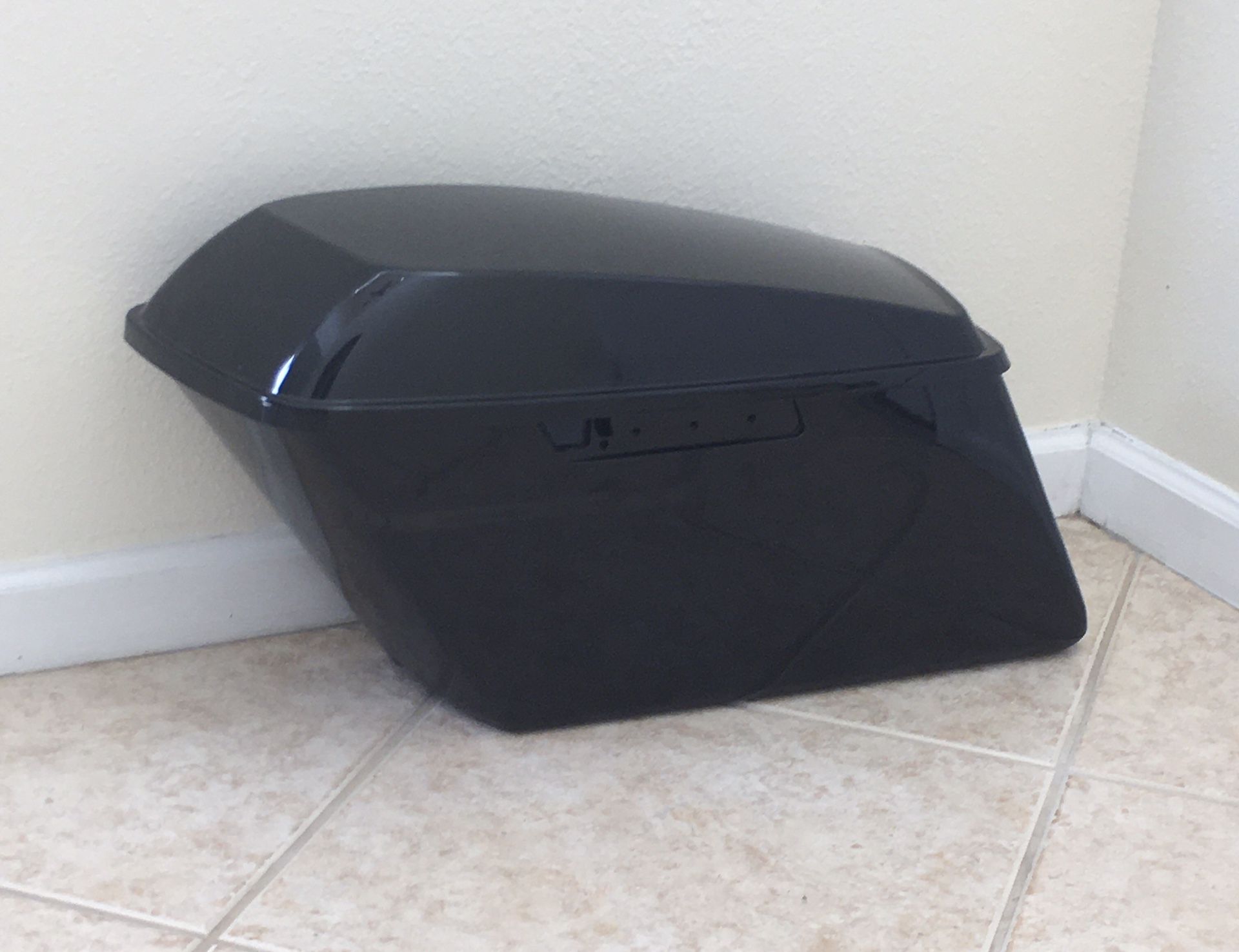 HARLEY DAVIDSON SADDLEBAG W/LID