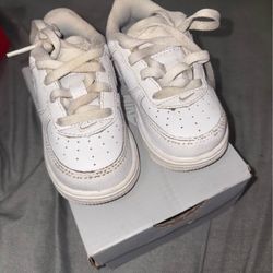 Kids Nike Air Force 1s Size 5