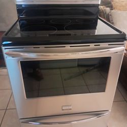 Frigidaire Gallery Stainless Steel Glass Top Electric Stove $340