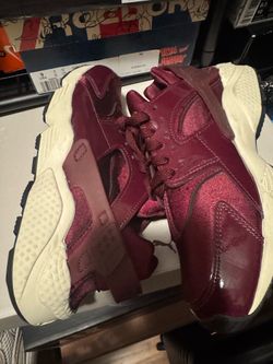 Nike hurrache. Red velvet. Size 5.5 men 7 w