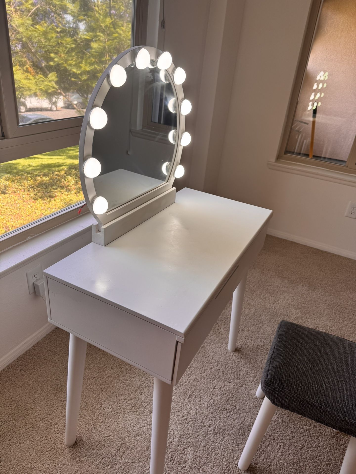 Vanity With Lights And Stool  Perfect Condition