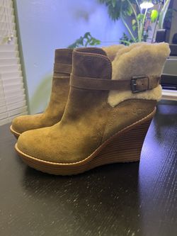 NEW UGG Anais Wedge Boot - Size 9