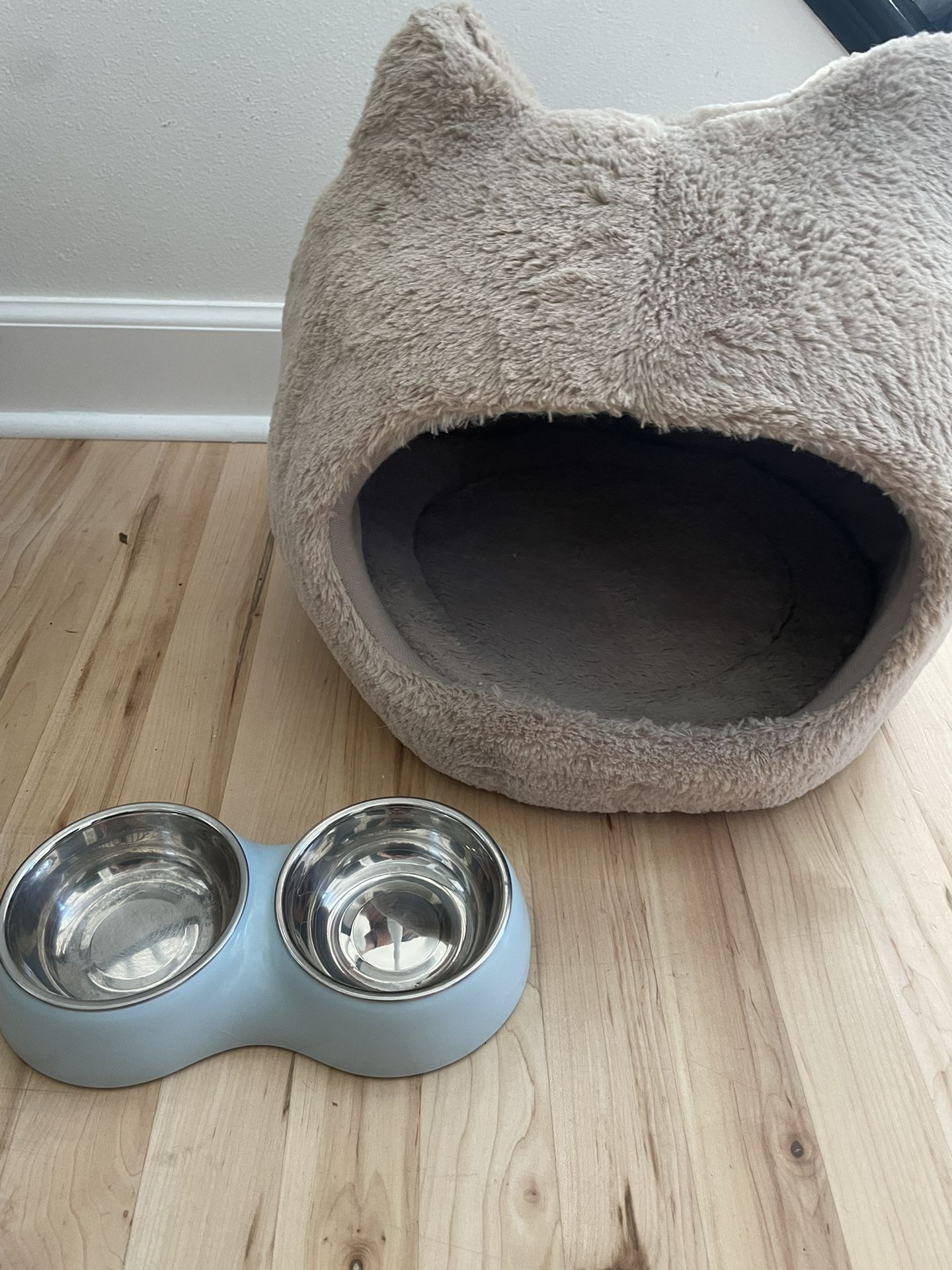 Cat Bowls And Bed Hut