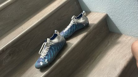 Under Armour Cleats Size 8 Men (used)