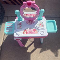 Girl Vanity And Suitcase 