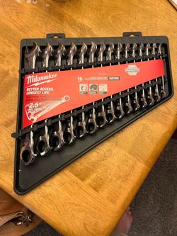Milwaukee 15-Piece Metric Ratcheting Combination Wrench Set