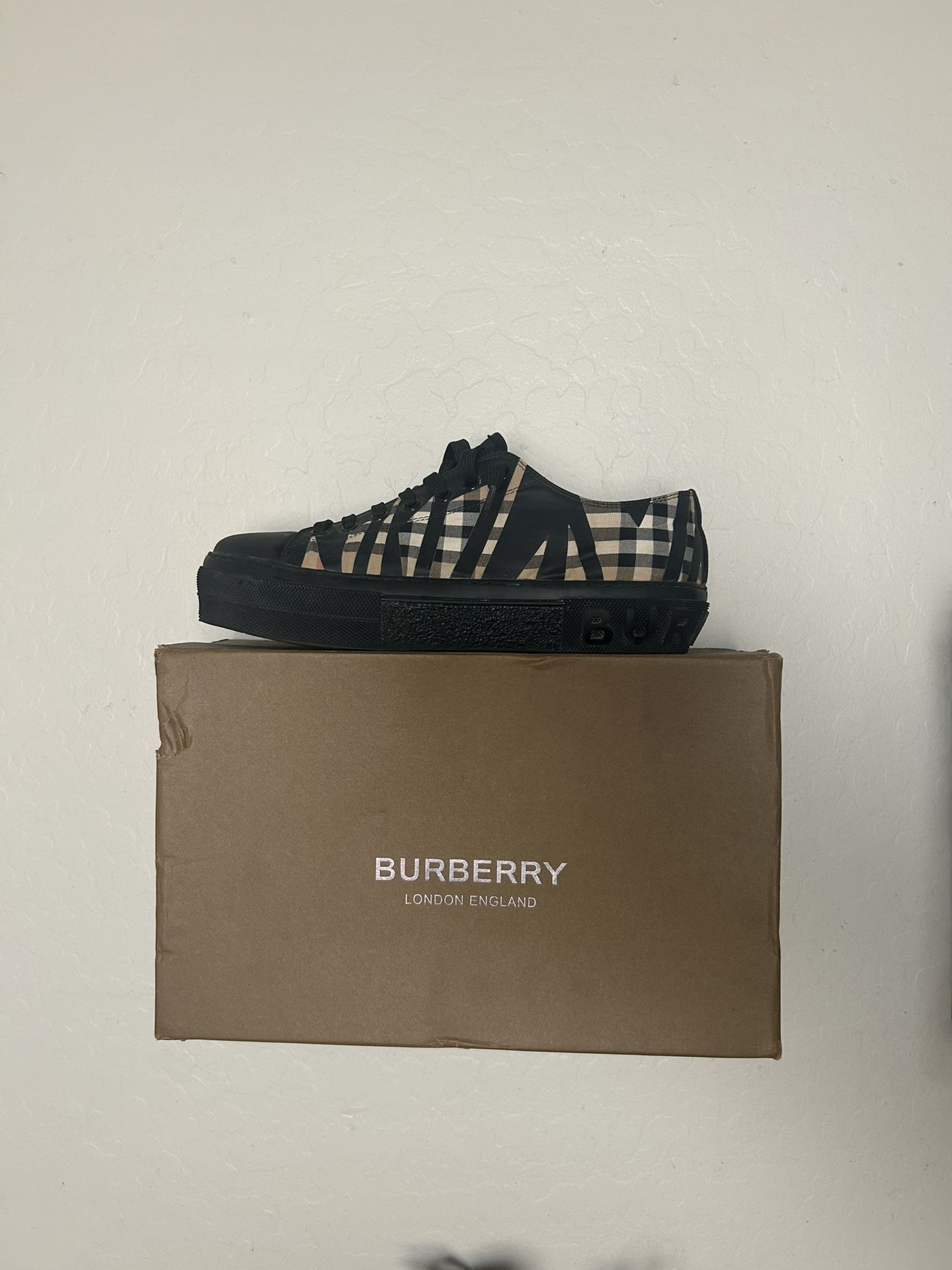 Burberry Sliced Shoes