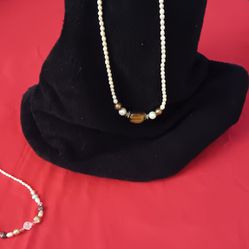 Woman pearl Necklace