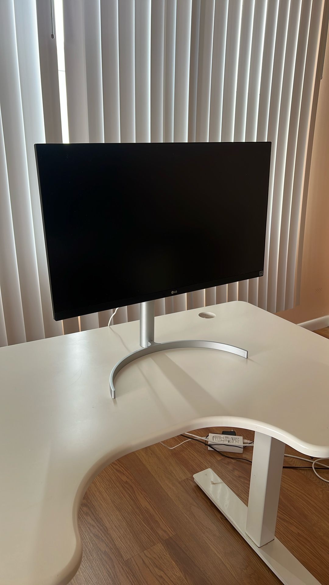 LG 27UK850 27” 4K HDR Monitor – Excellent Condition