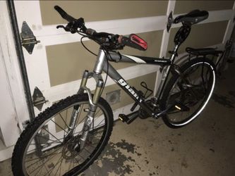 Giant rainier se mountain bike hot sale