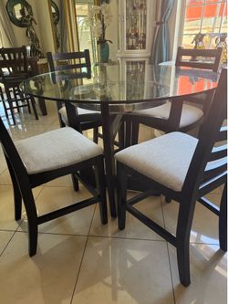 High dining table 48” diameter 36” high with 4 chairs in good condition