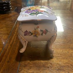 Vintage Napcoware Import Floral Porcelain Hand-Painted Footed Trinket Box/Japan