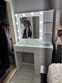 Vanatys different styles different prices please ask !