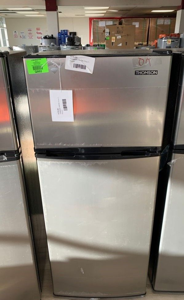 THOMSON TFR725 7.5 cubic feet TOP FREEZER FRIDGE for Sale in San Antonio, TX OfferUp