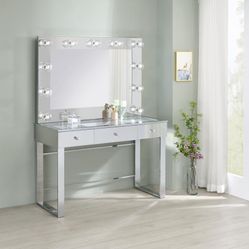 Stunning Vanity Set With Lights! Lowest Prices Ever!
