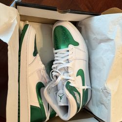 Air Jordan 1 High G Shoes , Size 13 Green And White (NEVER WORN AND IN BOX)