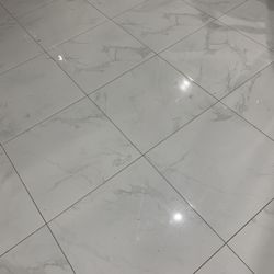 Tile- White 24x24    (Porcelain)