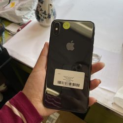 Iphone Xs max 64 Gb | Unlocked | Comes with Store warranty | Free charger and Cable 