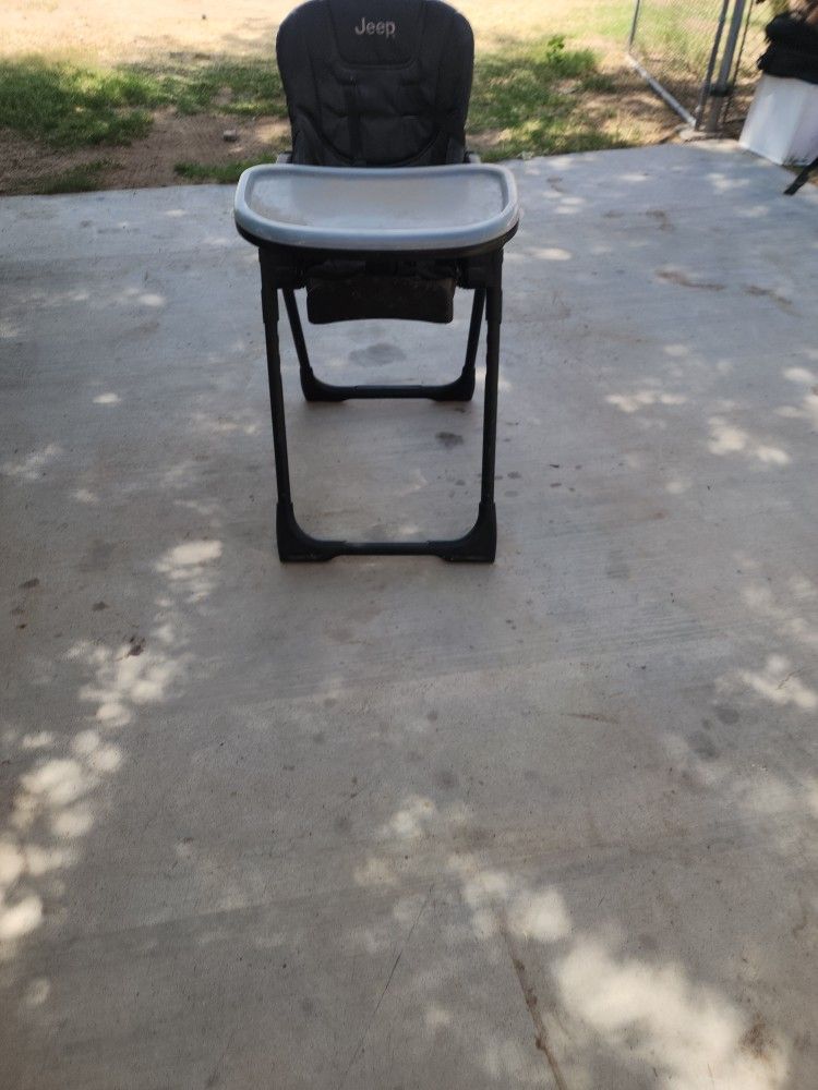 Jeep HIGH CHAIR NEED A LITTLE TLC
