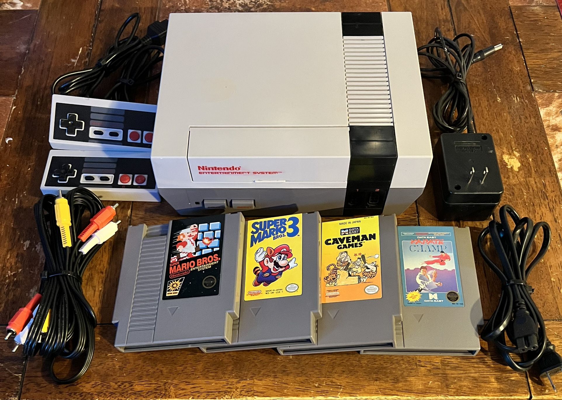 Original NES With All Cables/Power adapter/2 Controllers and Games