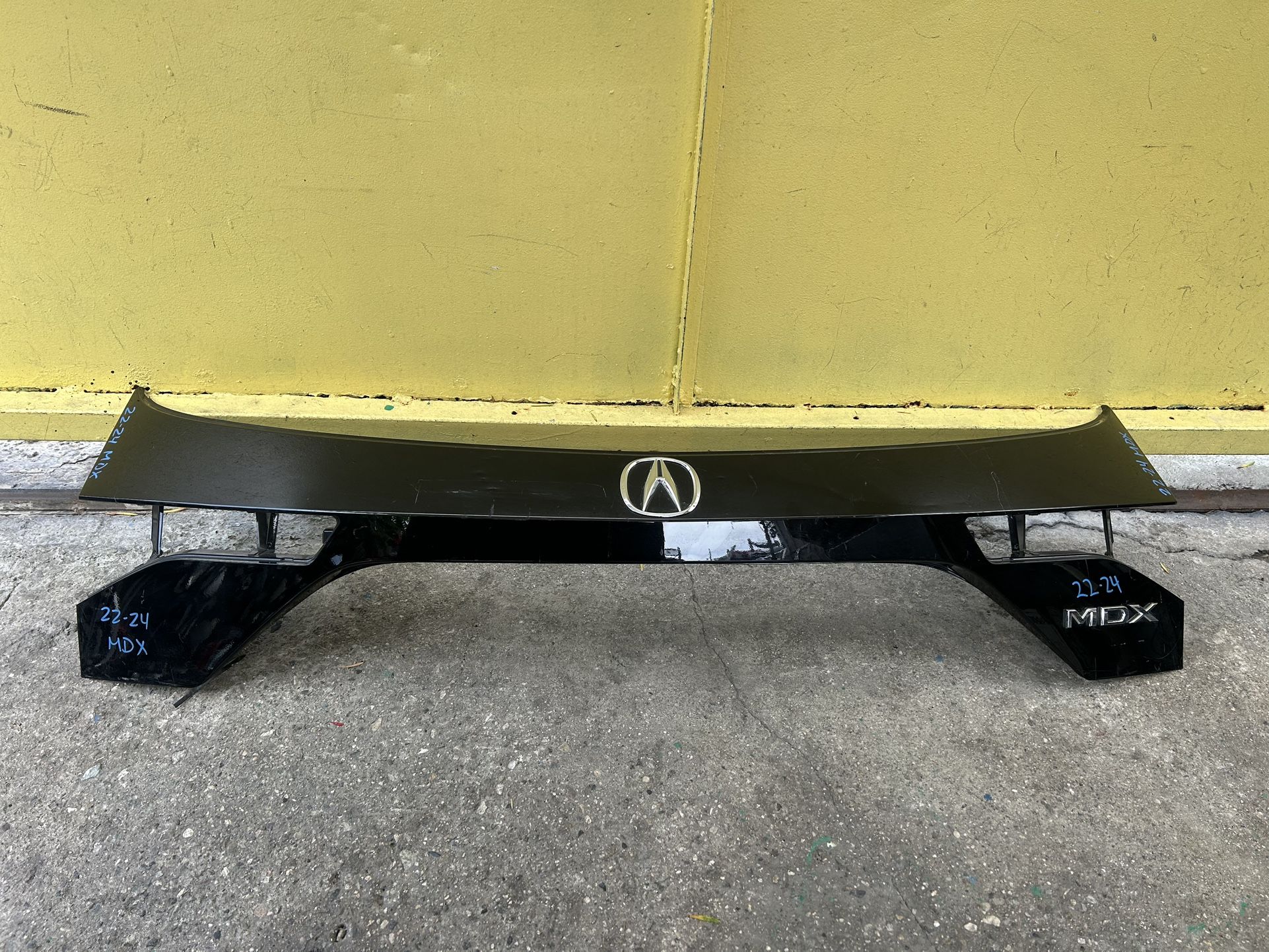 2022-2024 ACURA MDX TAILGATE MOLDING TRIM