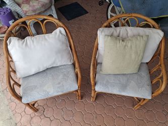 2 Wooden Chair Set