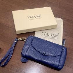 Yaluxe Blue Leather Wristlet