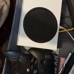 XBOX SERIES S WITH 2 CONTROLLERS 
