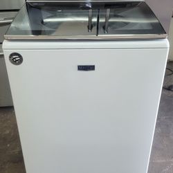 Top Loading Maytag Super Capacity Washing Machine, Like New.