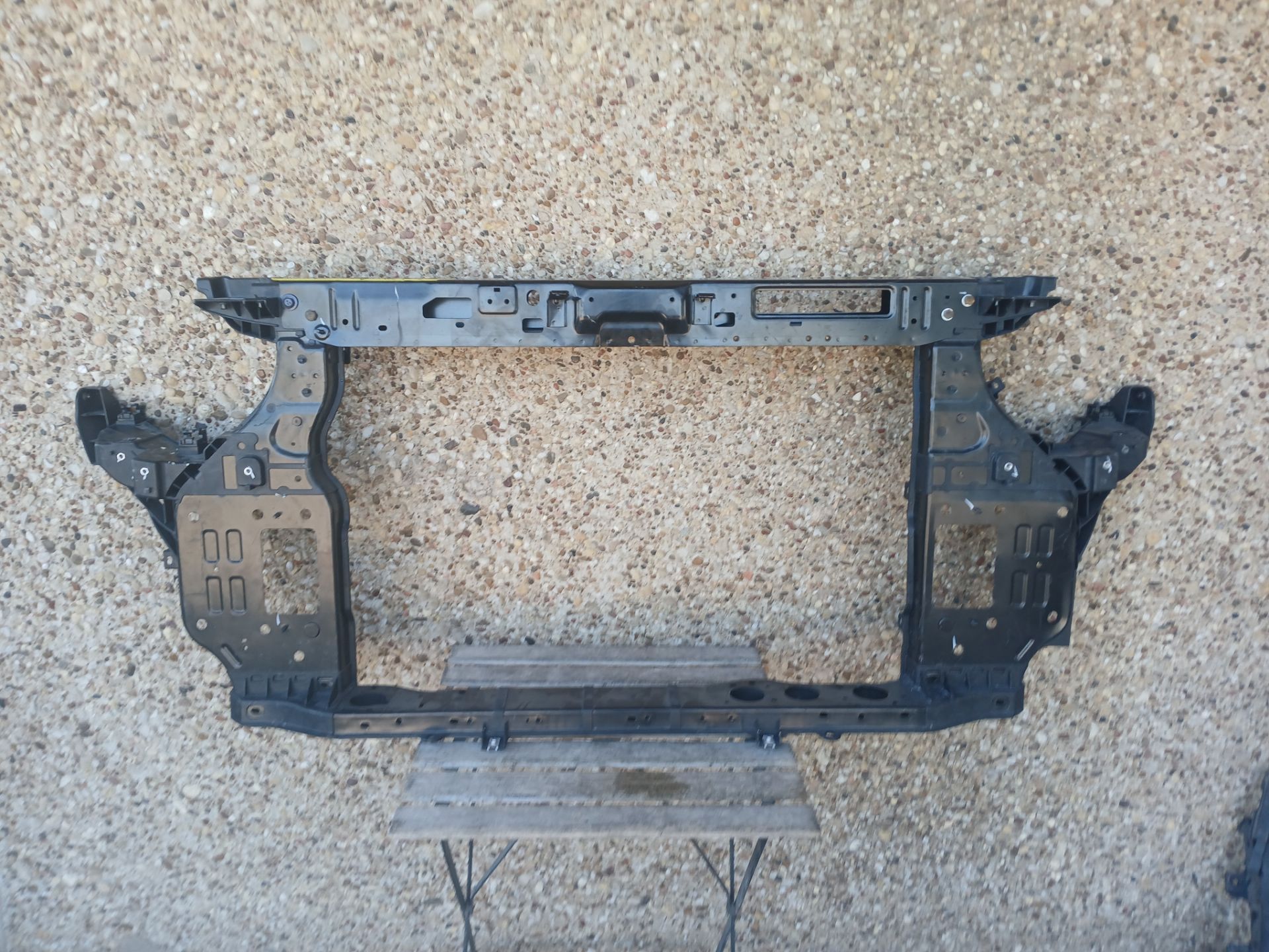 2015-17 Kia Sedona Radiator Support