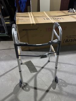 Adult walker