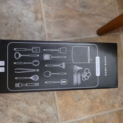 32 Piece Stainless Steel Kitchen Utensil Set 