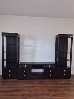 Entertainment center