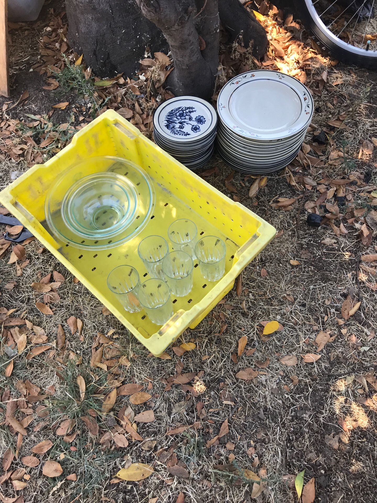 High quality dinner set with 3 sets of Pyrex glass bowels