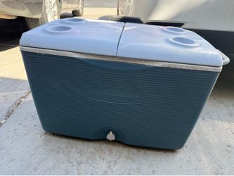 rubbermaid large rolling cooler blue white 24.5 inch ice chest