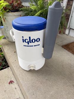 5 Gallon Igloo water cooler with cup sleeve