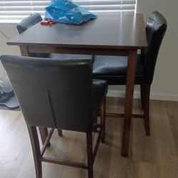 Dining Table Bae Stool Chairs