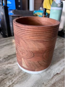 Utensil holder