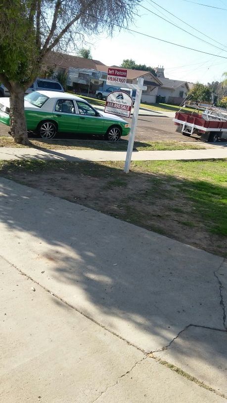 Two tone crown victoria police interceptor on black 24s an 22'$