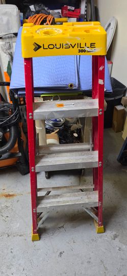 4 ft fiberglass ladder