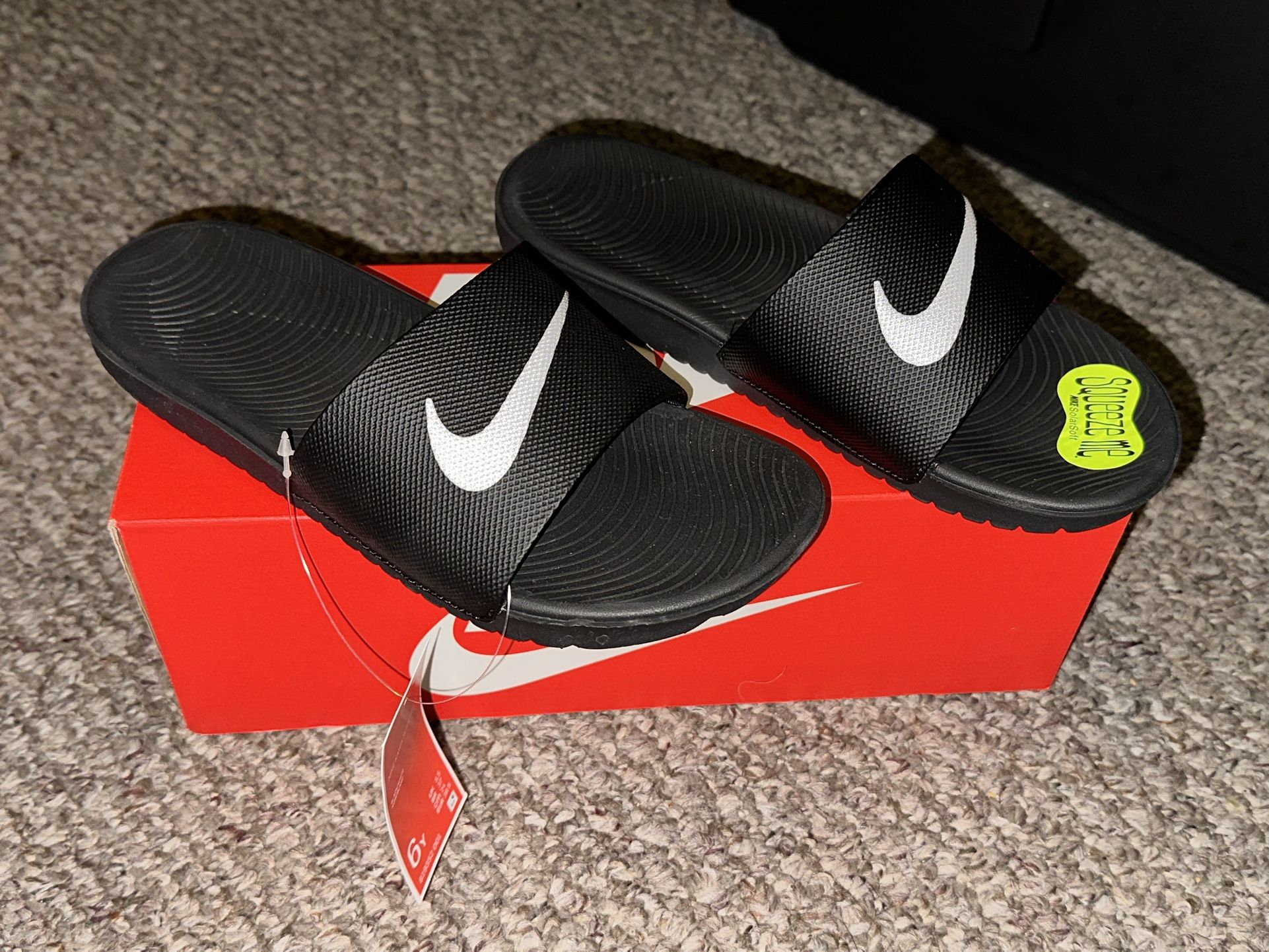 New Nike KAWA Slide Sandals Size 6Y
