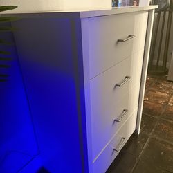 White dresser / Tocador