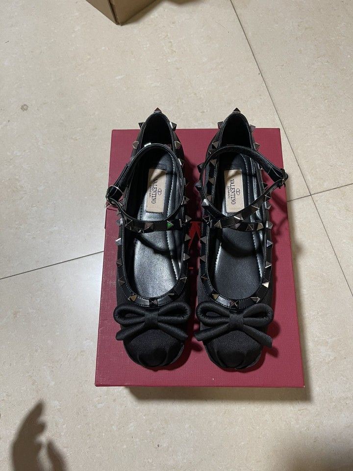 Valentino Pin-tied Ballet Flats