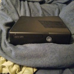 Xbox 360 Slim No Cords 500gig Barely Used