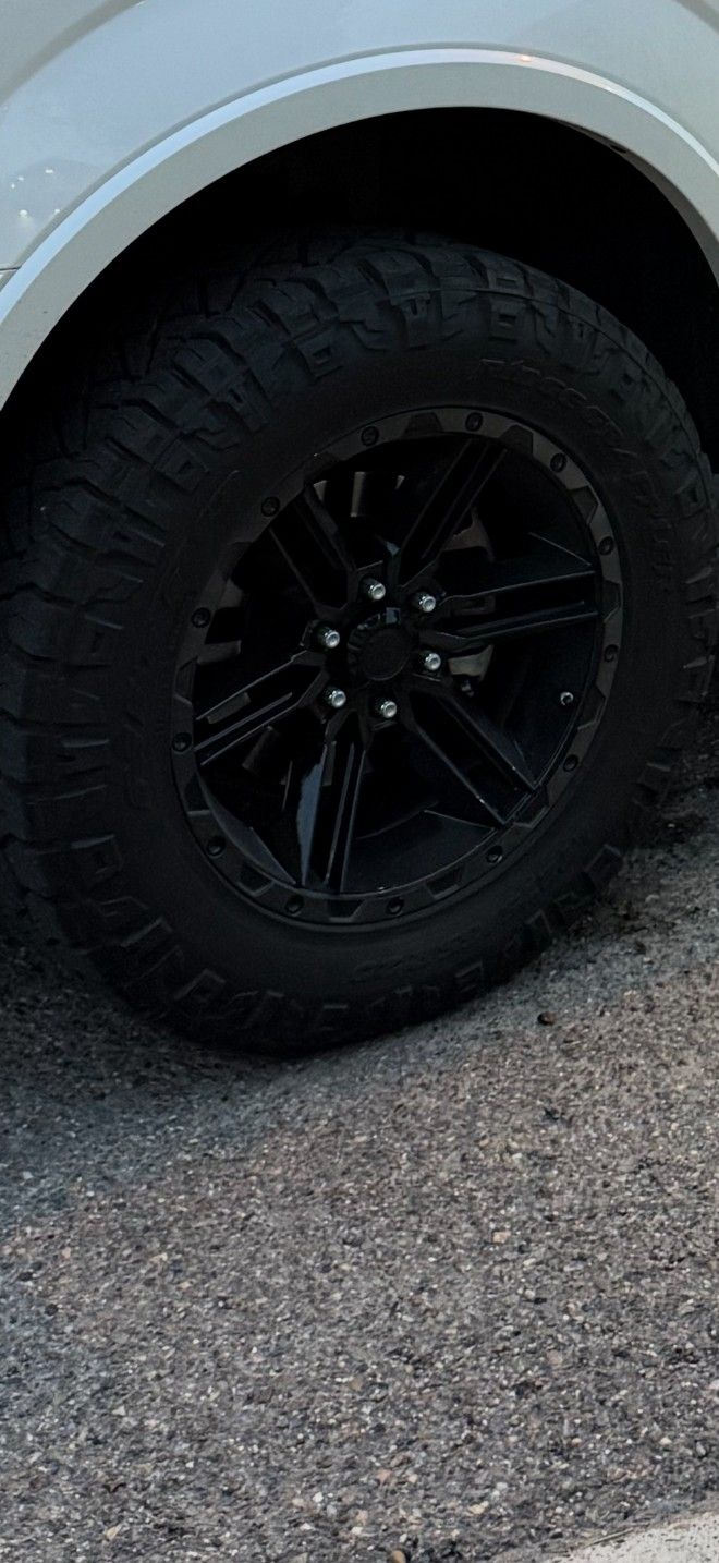 275/65/R20
Nitto Ridge Grapplers